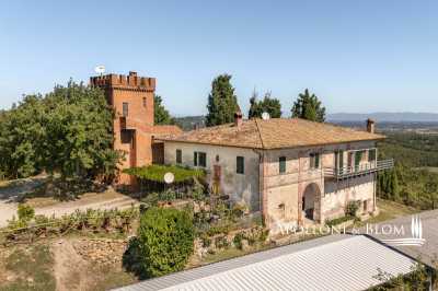 Villa For Sale in Trequanda, Italy