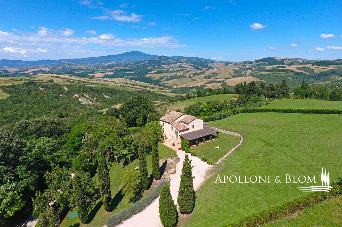 Picture of Villa For Sale in San Casciano Dei Bagni, Tuscany, Italy