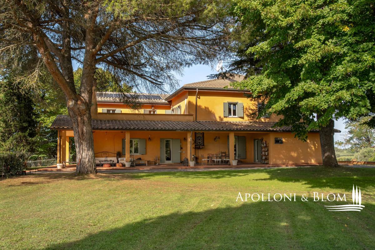 Picture of Villa For Sale in Trequanda, Tuscany, Italy