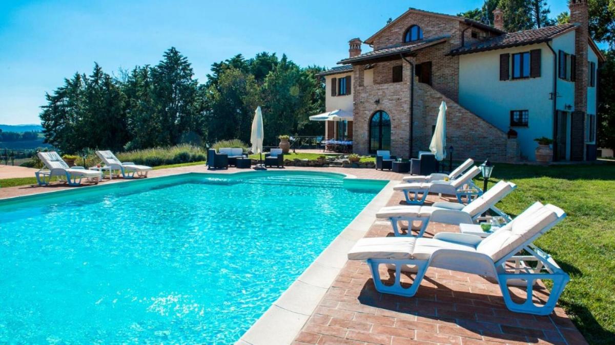 Picture of Villa For Sale in Castiglione Del Lago, Umbria, Italy