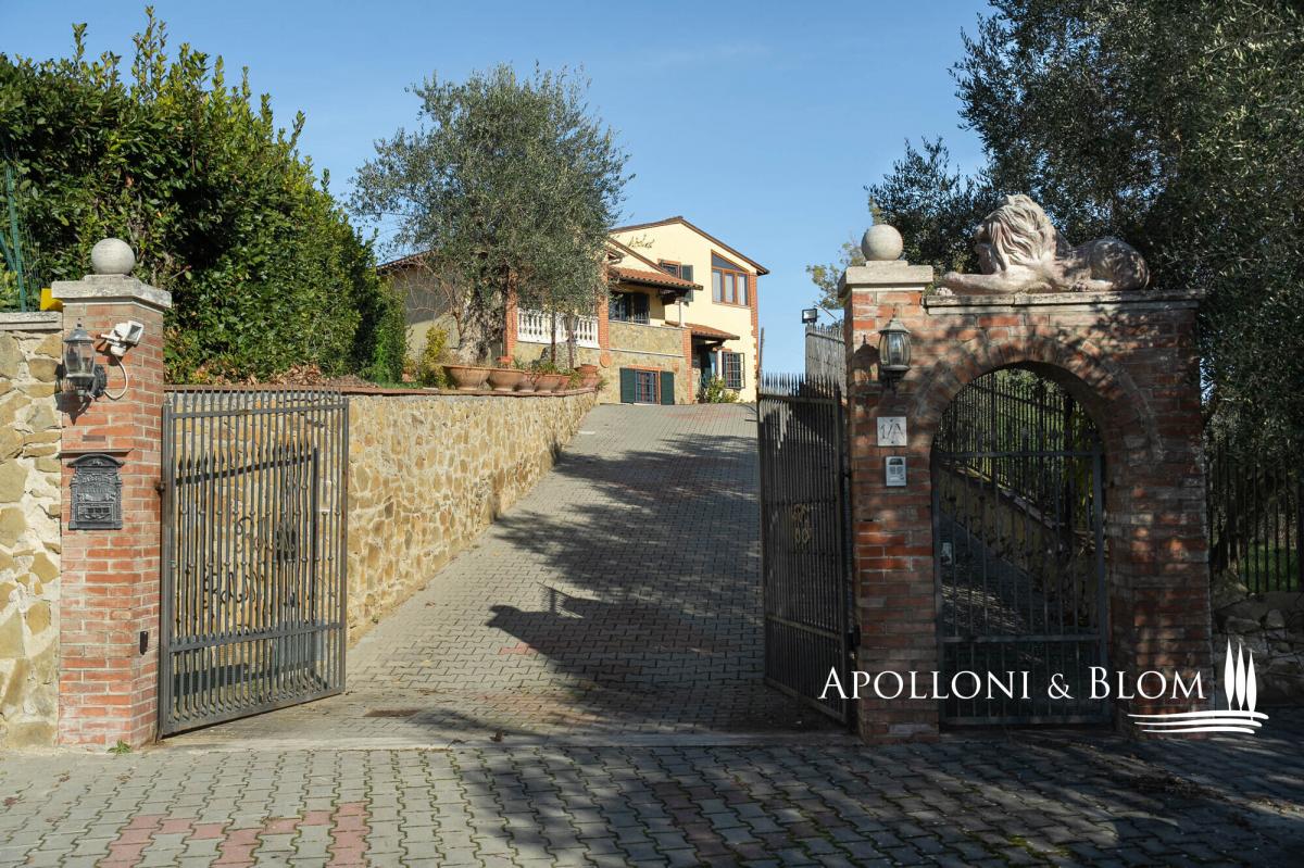 Picture of Home For Sale in Sinalunga, Tuscany, Italy