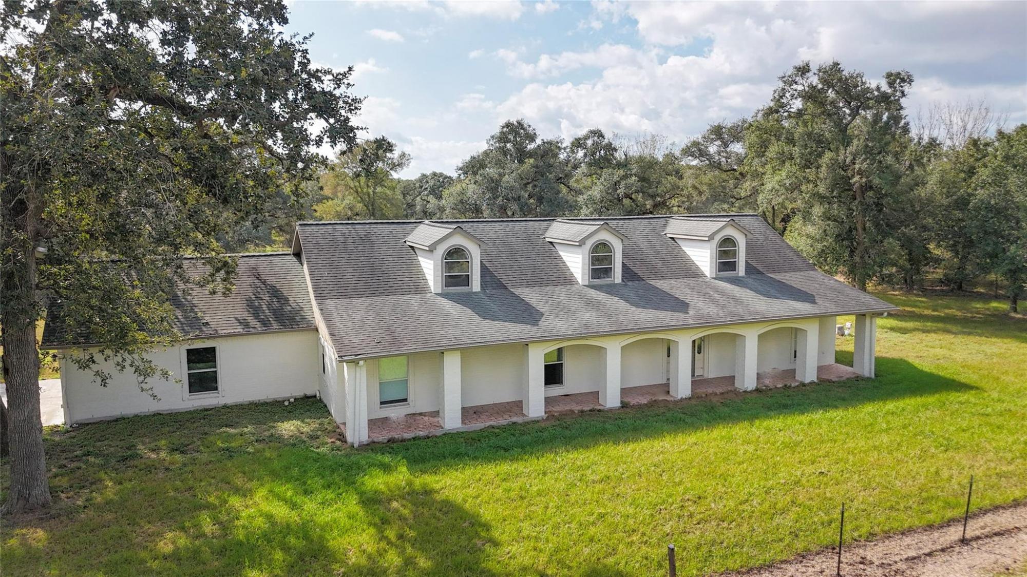 Picture of Home For Sale in Louise, Texas, United States