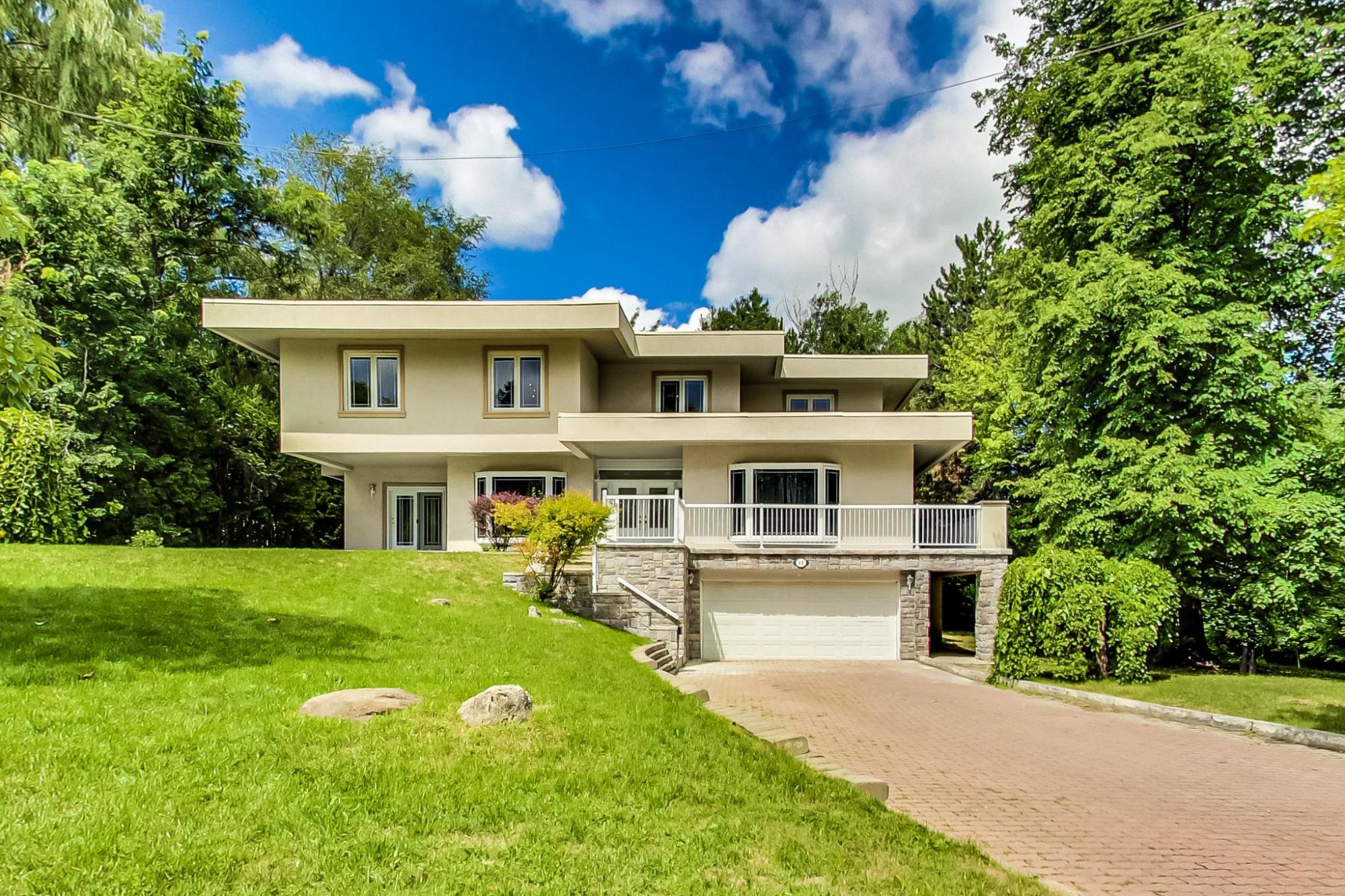 Home For Sale in Toronto, Ontario, Canada