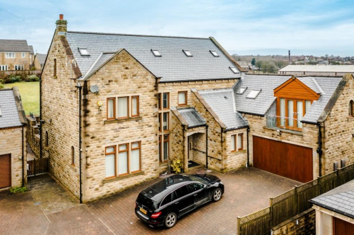 Picture of Home For Sale in Halifax, West Yorkshire, United Kingdom