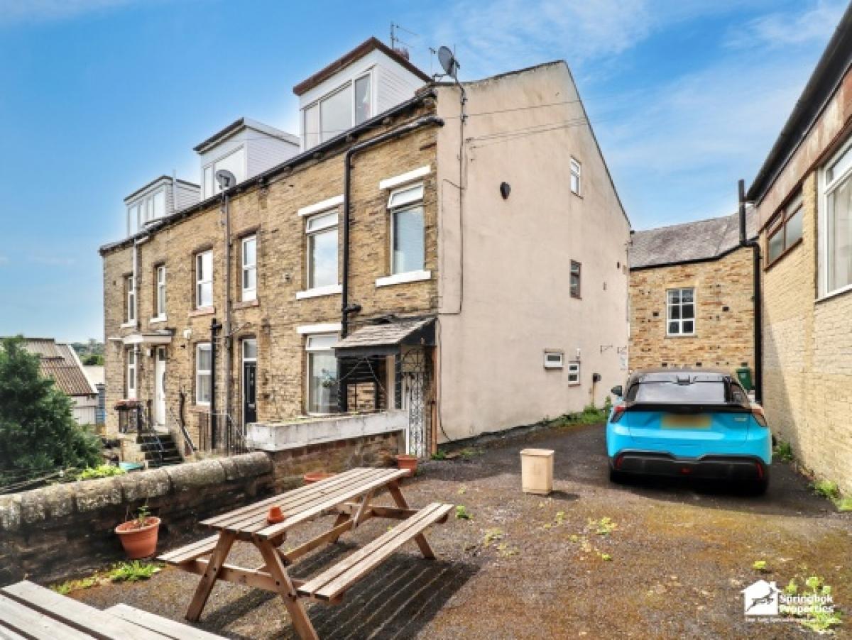 Picture of Home For Sale in Bradford, West Yorkshire, United Kingdom