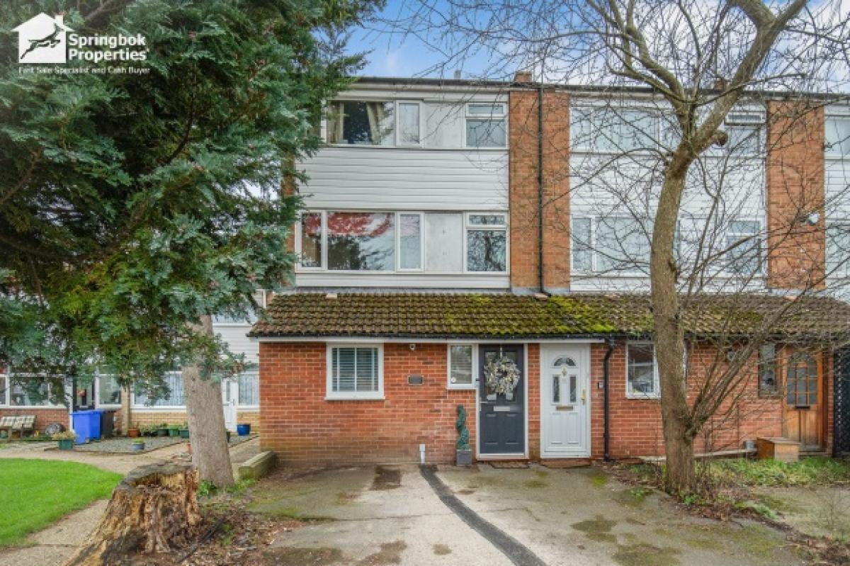 Picture of Home For Sale in Camberley, Surrey, United Kingdom