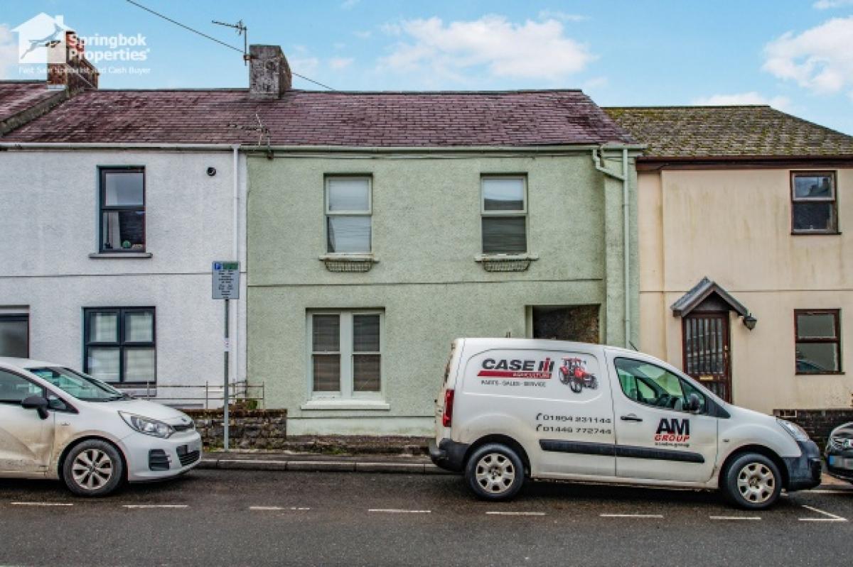Picture of Home For Sale in Llandeilo, Carmarthenshire, United Kingdom