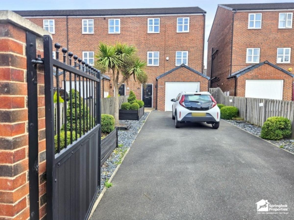 Picture of Home For Sale in Castleford, West Yorkshire, United Kingdom