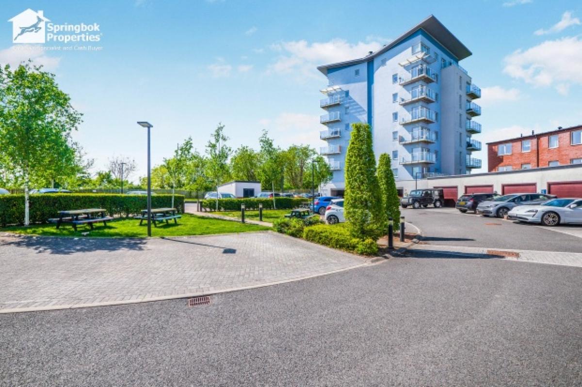 Picture of Apartment For Sale in Penarth, South Glamorgan, United Kingdom