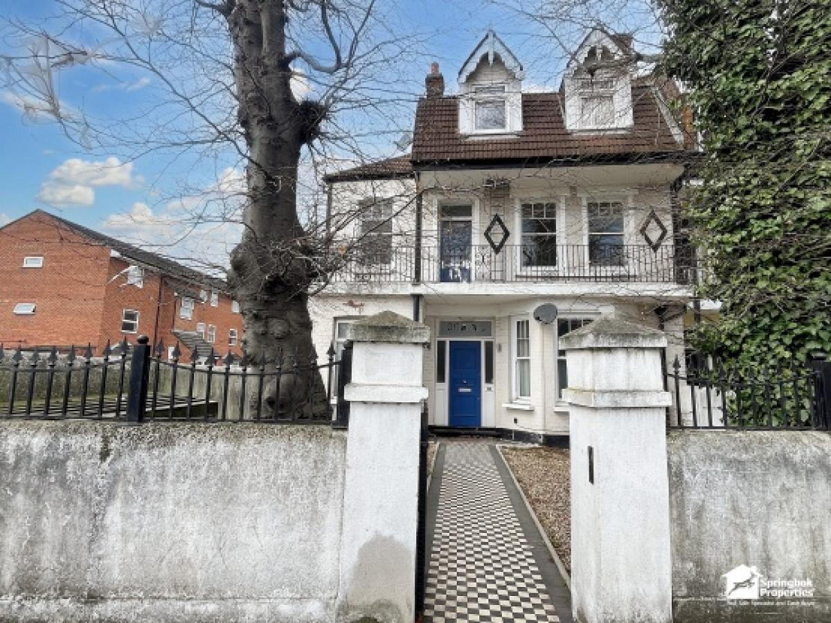 Picture of Apartment For Sale in Mitcham, Greater London, United Kingdom