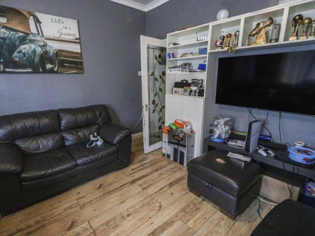 Picture of Home For Sale in Chesterfield, Derbyshire, United Kingdom