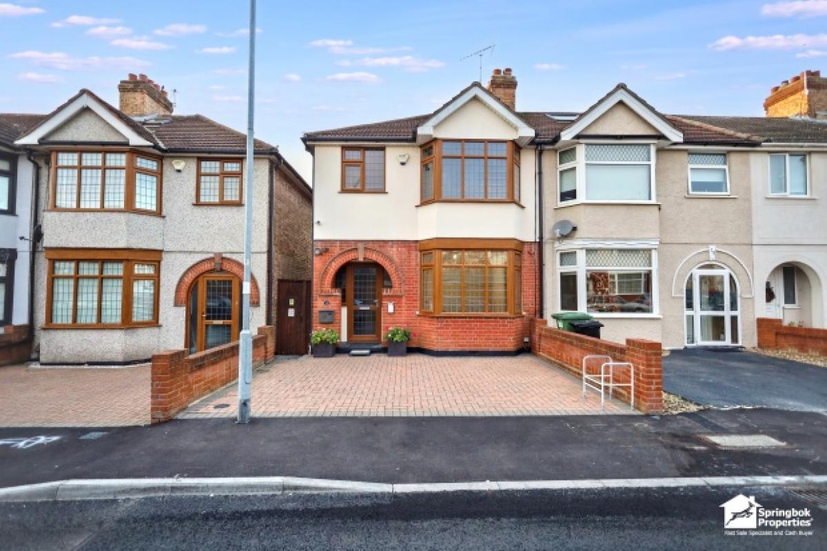 Picture of Home For Sale in Romford, Essex, United Kingdom