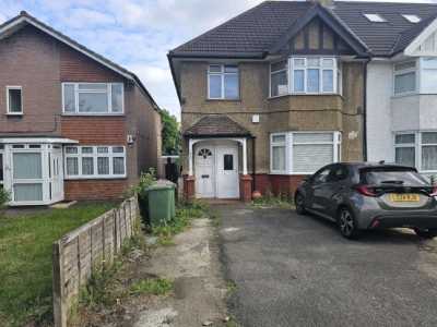 Apartment For Sale in Edgware, United Kingdom