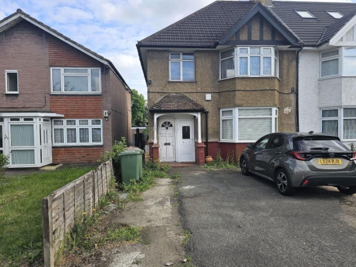 Picture of Apartment For Sale in Edgware, Greater London, United Kingdom