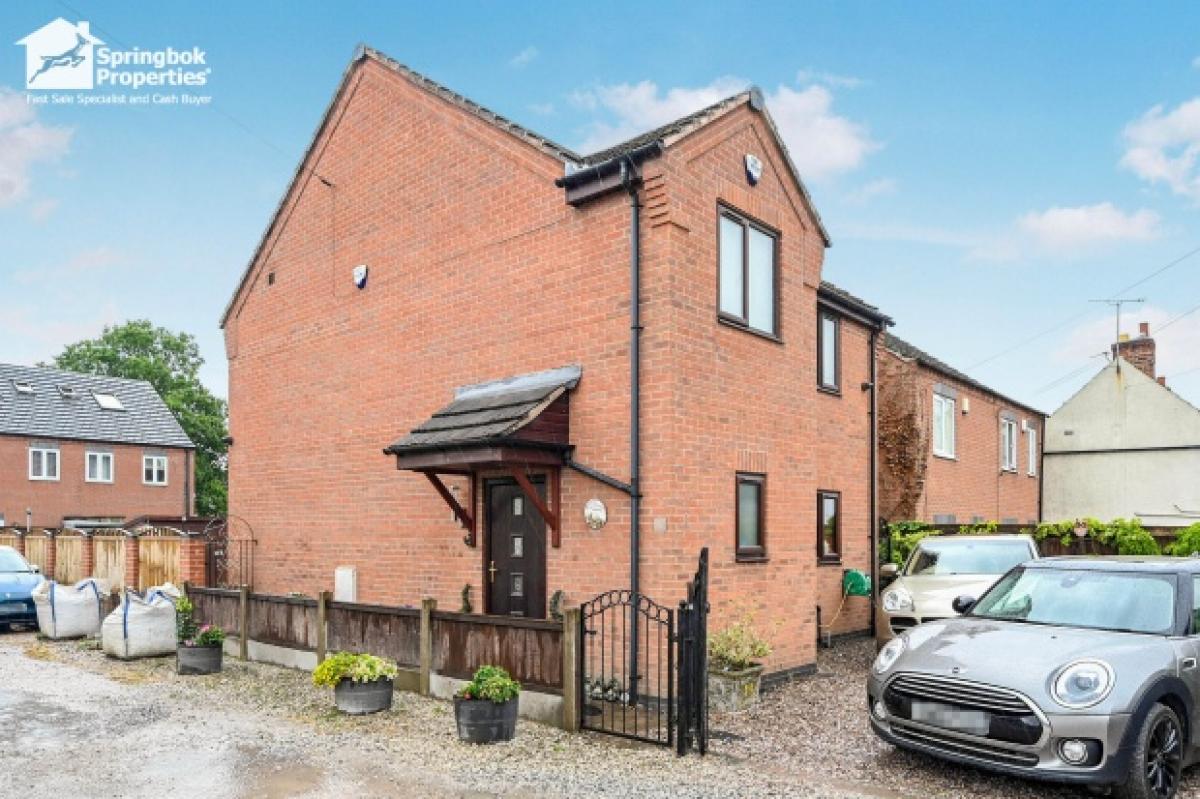 Picture of Home For Sale in Alfreton, Derbyshire, United Kingdom