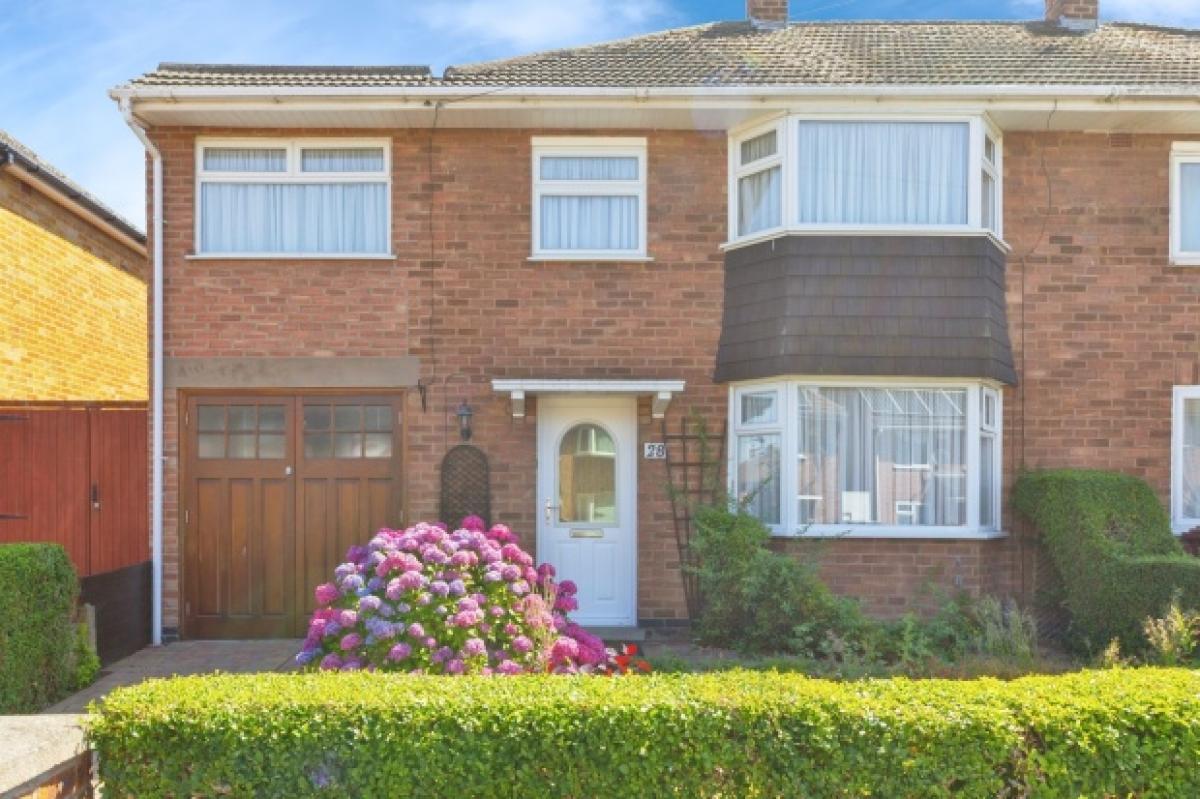 Picture of Home For Sale in Leicester, Leicestershire, United Kingdom