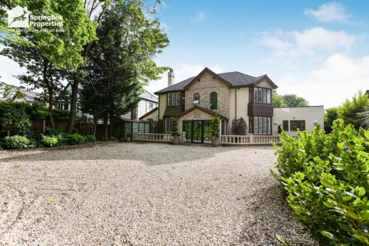 Picture of Home For Sale in Chorley, Lancashire, United Kingdom