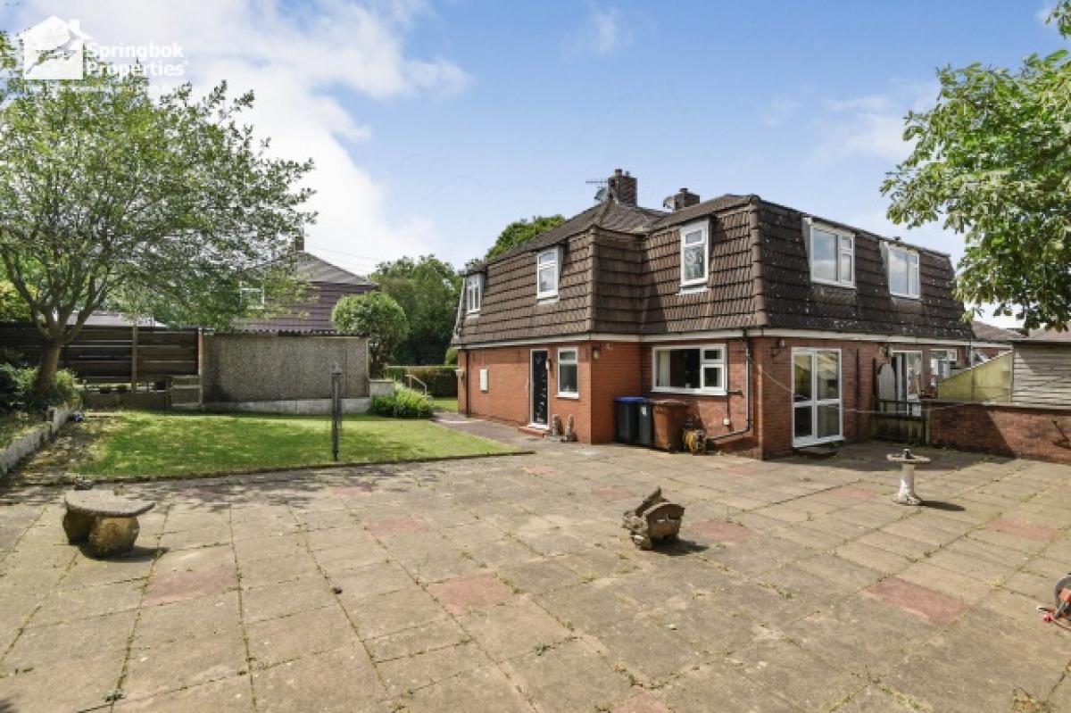 Picture of Home For Sale in Stoke on Trent, Staffordshire, United Kingdom