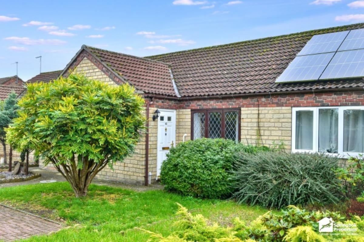 Picture of Bungalow For Sale in Lincoln, Lincolnshire, United Kingdom