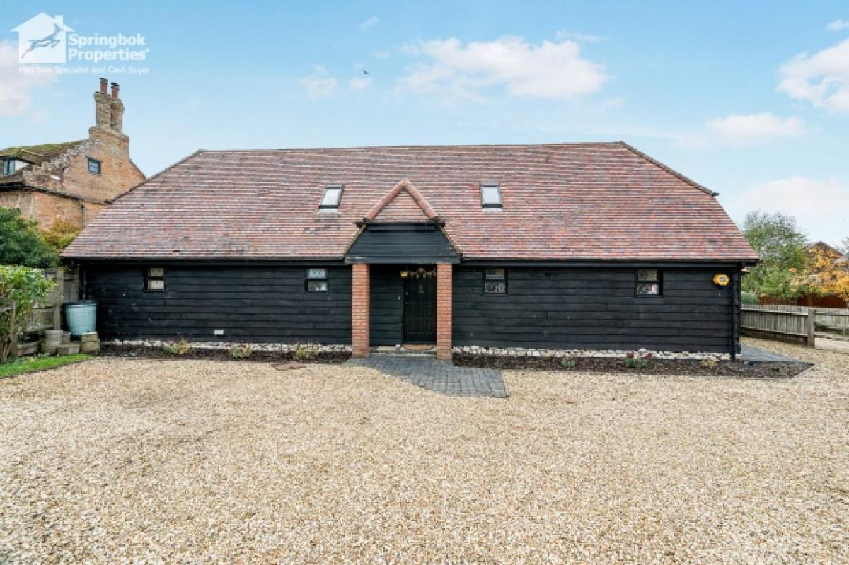 Picture of Home For Sale in Aylesbury, Buckinghamshire, United Kingdom