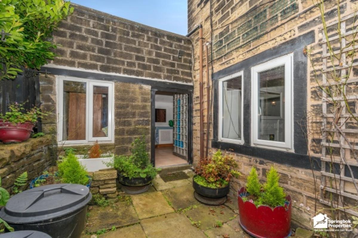 Picture of Home For Sale in Huddersfield, West Yorkshire, United Kingdom