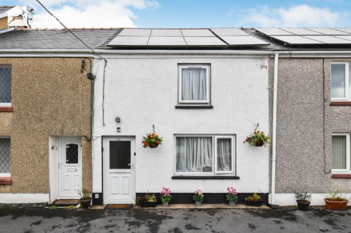 Picture of Home For Sale in Ammanford, Carmarthenshire, United Kingdom