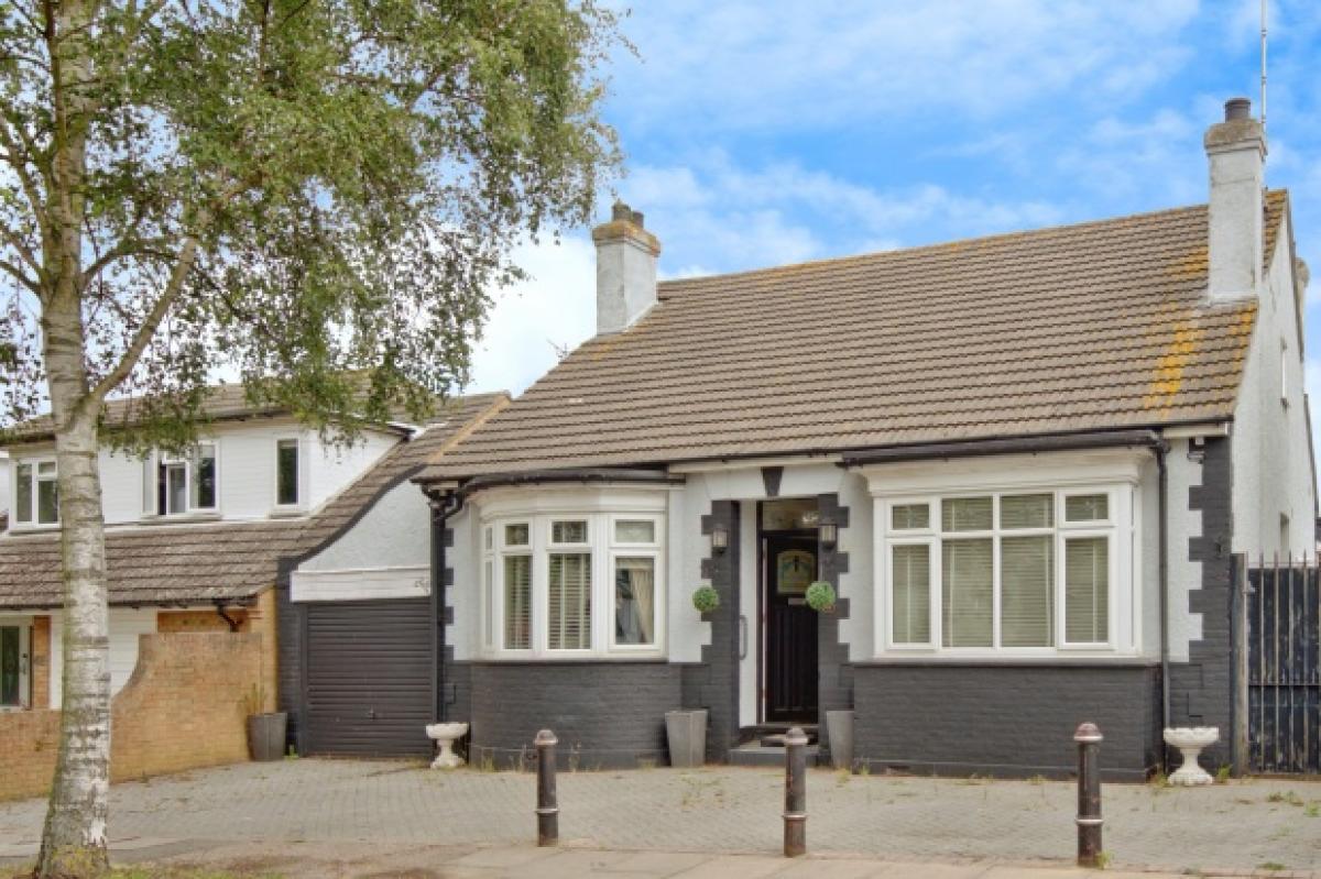 Picture of Bungalow For Sale in Leigh on Sea, Essex, United Kingdom
