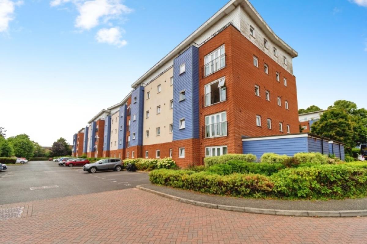 Picture of Apartment For Sale in Eastleigh, Hampshire, United Kingdom