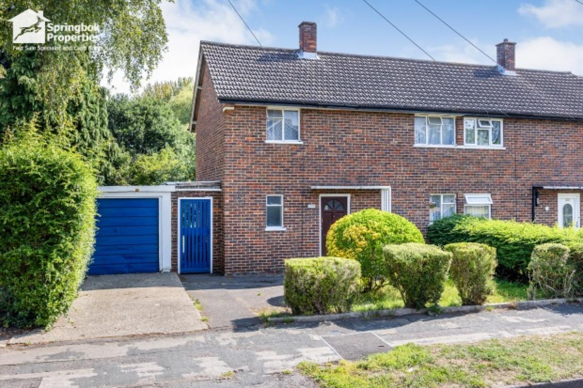 Picture of Home For Sale in Woking, Surrey, United Kingdom