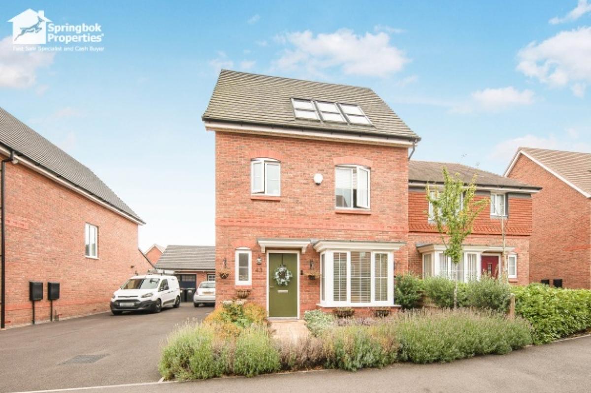 Picture of Home For Sale in Nuneaton, Warwickshire, United Kingdom
