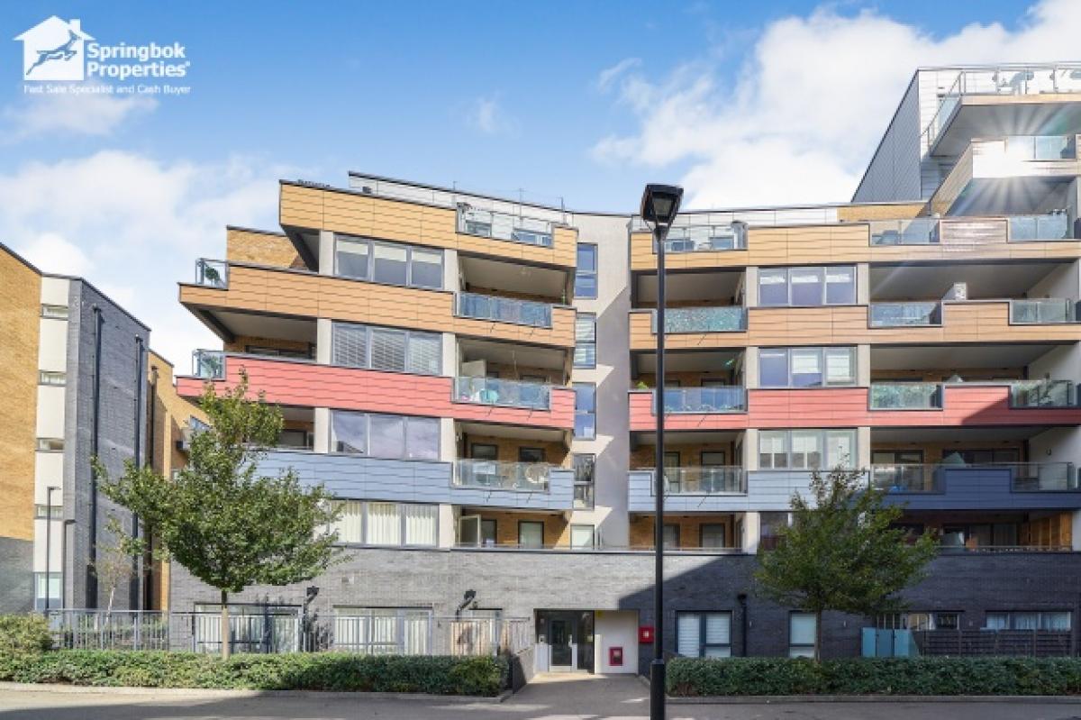 Picture of Apartment For Sale in Enfield, Greater London, United Kingdom