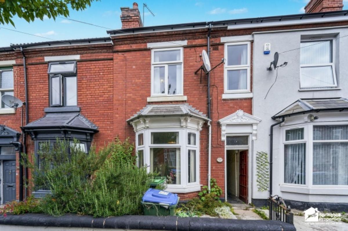 Picture of Home For Sale in West Bromwich, West Midlands, United Kingdom