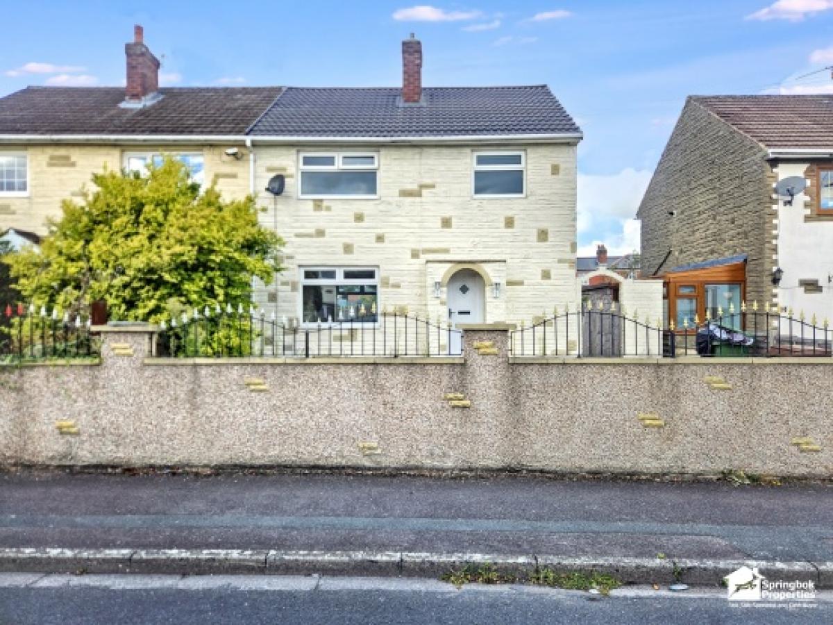 Picture of Home For Sale in Castleford, West Yorkshire, United Kingdom