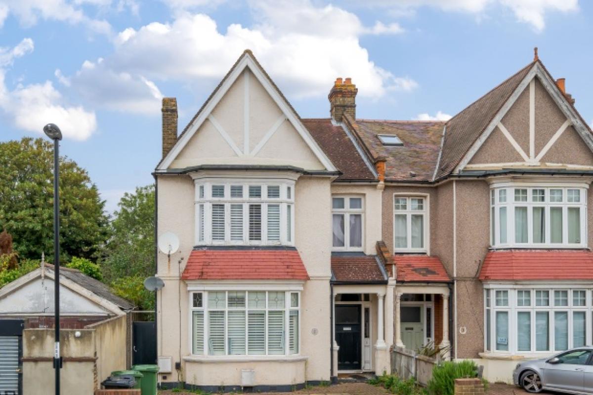 Picture of Apartment For Sale in London, Greater London, United Kingdom