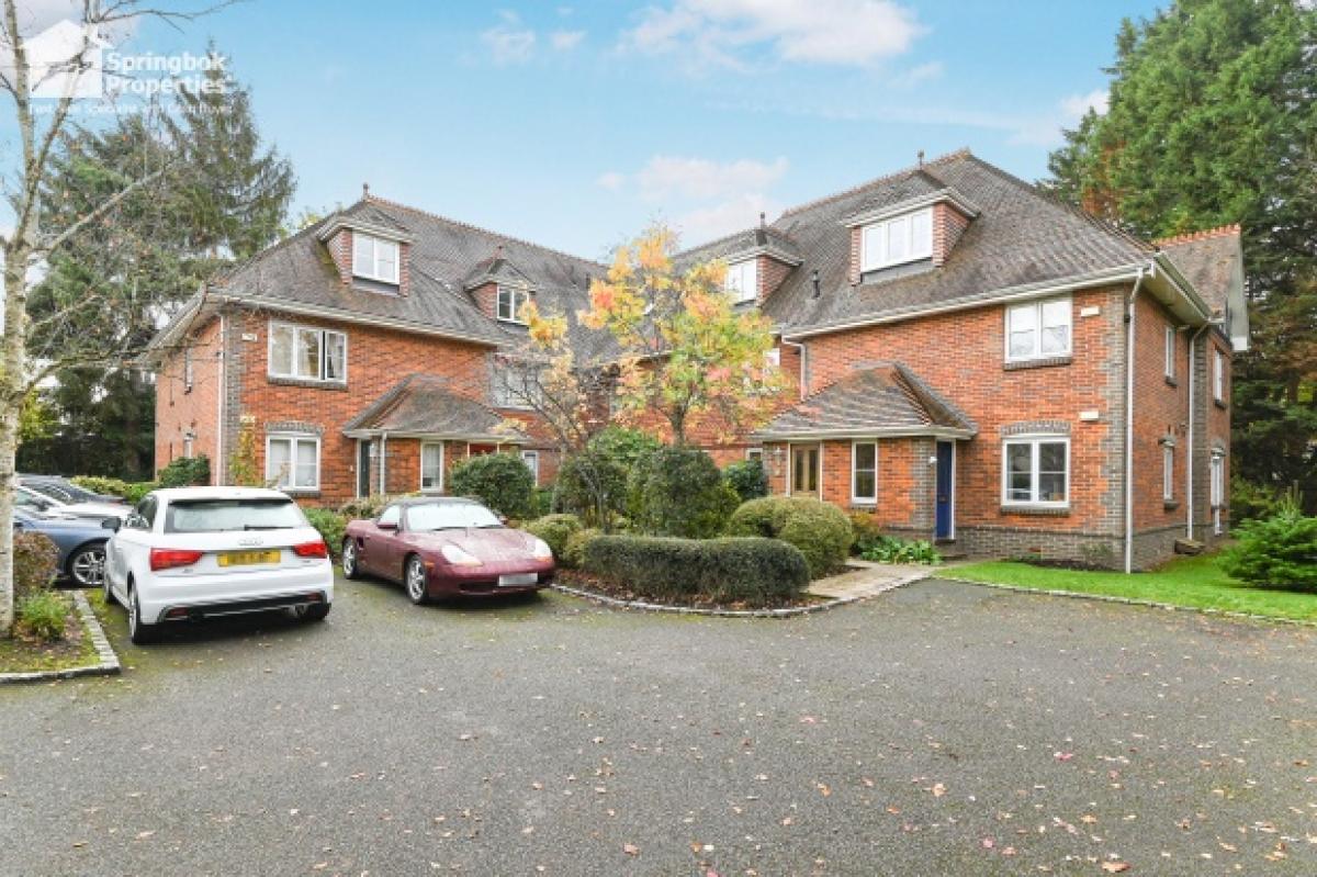 Picture of Apartment For Sale in Wokingham, Berkshire, United Kingdom
