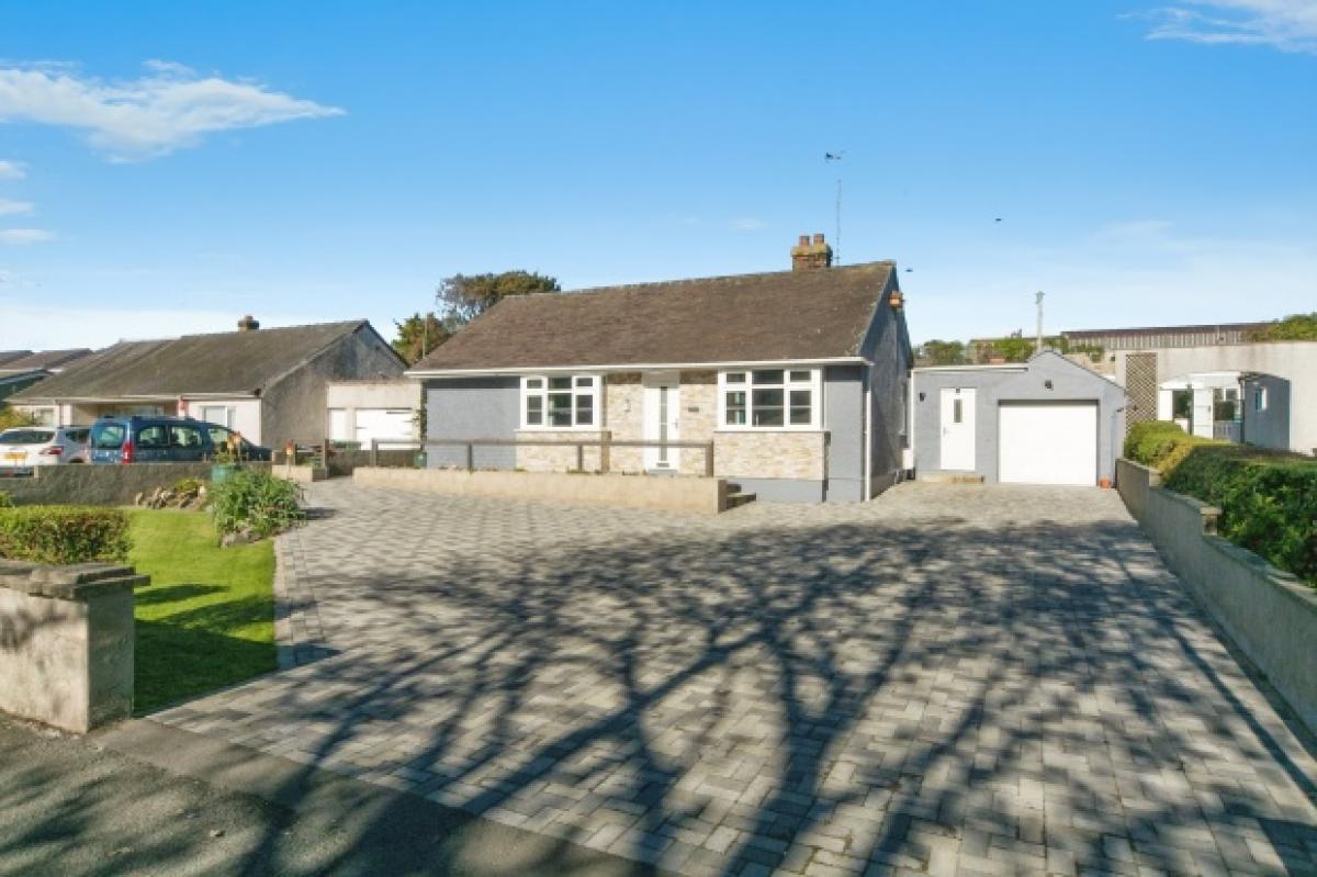 Picture of Bungalow For Sale in Holyhead, Anglesey, United Kingdom