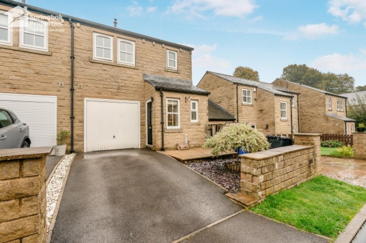 Picture of Home For Sale in Colne, Lancashire, United Kingdom