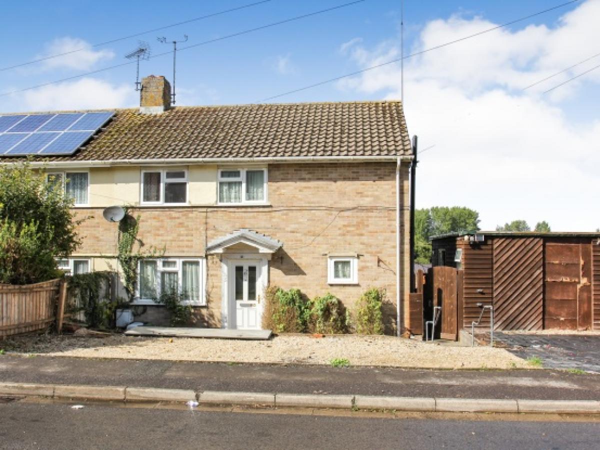 Picture of Home For Sale in Salisbury, Wiltshire, United Kingdom