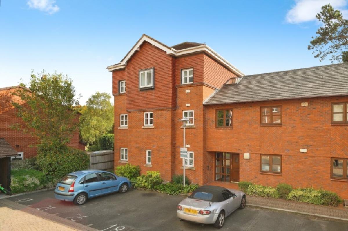 Picture of Apartment For Sale in Solihull, West Midlands, United Kingdom