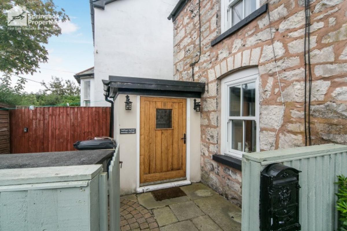 Picture of Home For Sale in Mold, Flintshire, United Kingdom