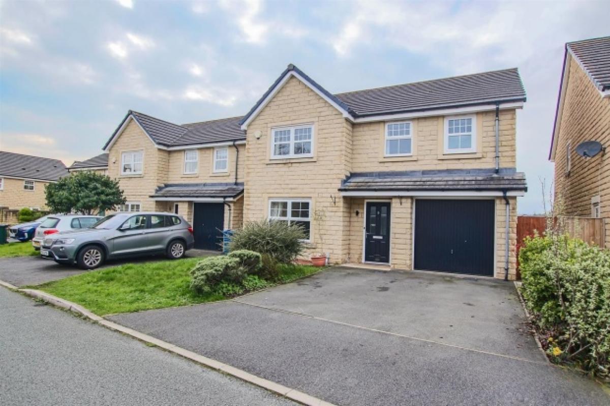 Picture of Home For Sale in Clitheroe, Lancashire, United Kingdom