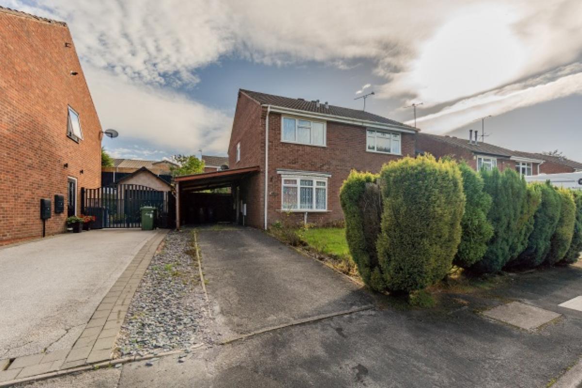 Picture of Home For Sale in Cannock, Staffordshire, United Kingdom