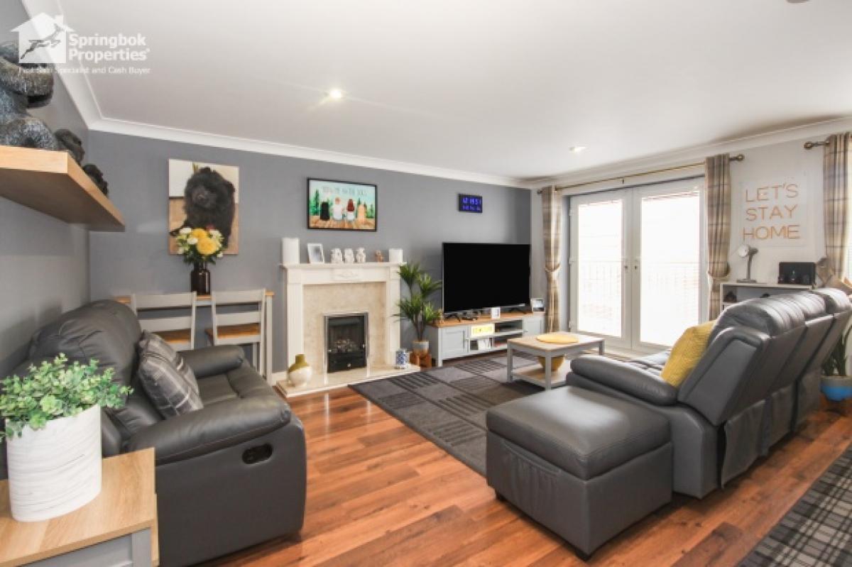 Picture of Home For Sale in Warwick, Warwickshire, United Kingdom