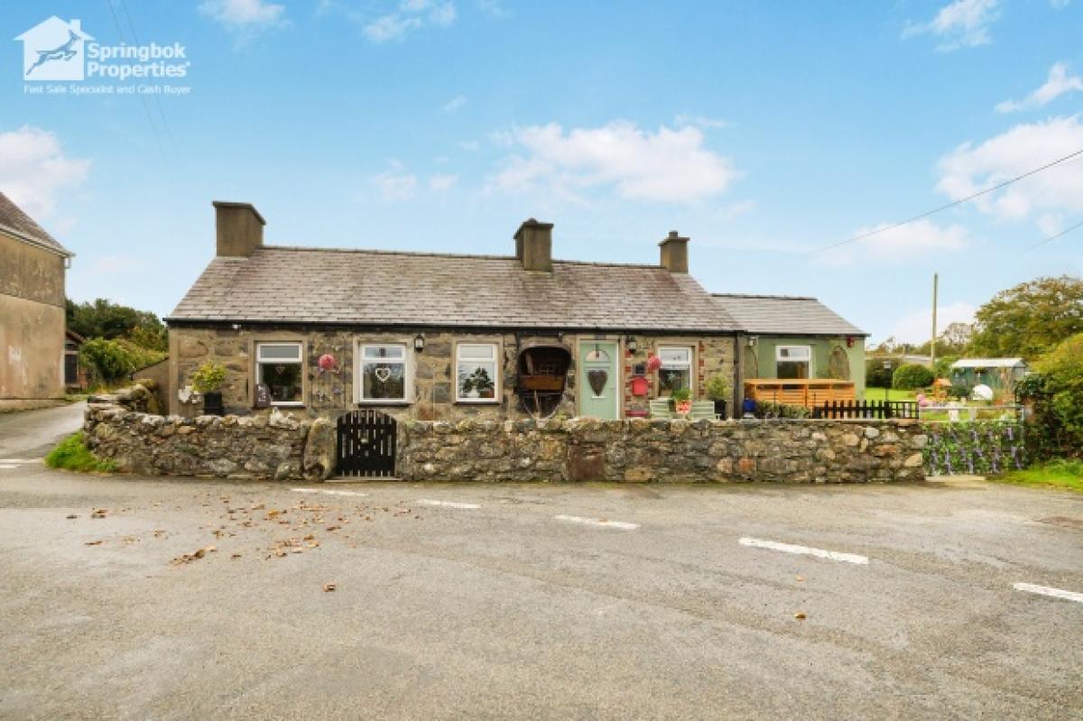 Picture of Home For Sale in Caernarfon, Gwynedd, United Kingdom