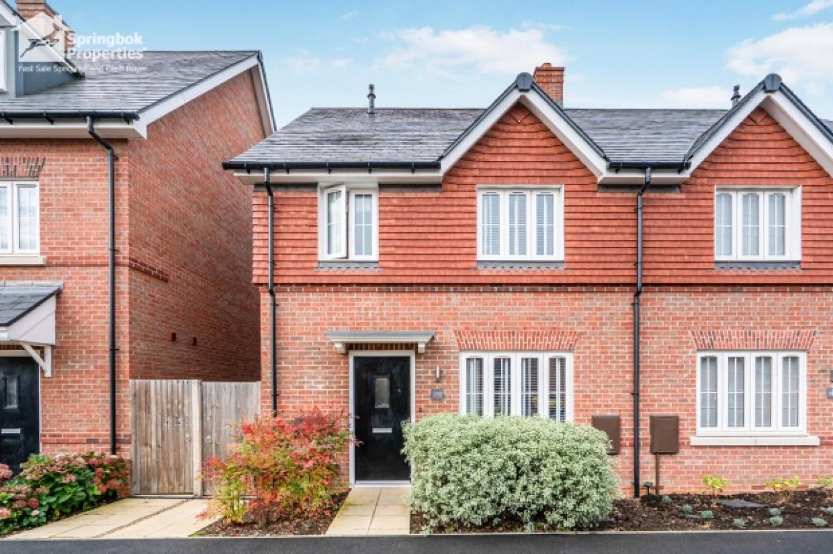 Picture of Home For Sale in Cranleigh, Surrey, United Kingdom