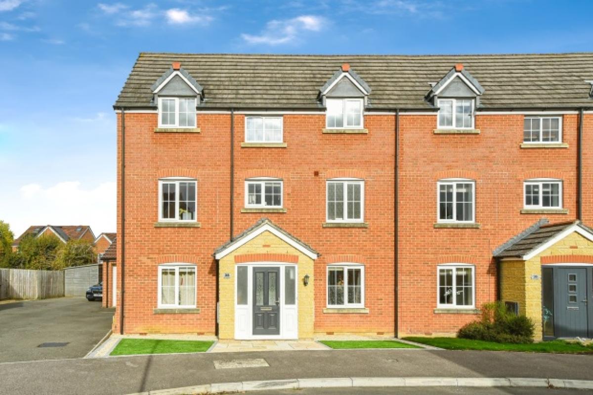 Picture of Home For Sale in Swindon, Wiltshire, United Kingdom