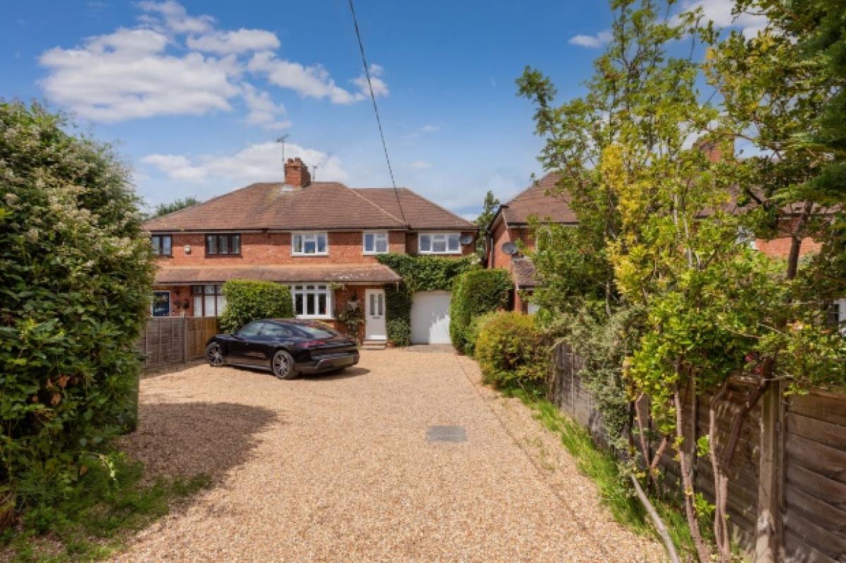 Picture of Home For Sale in Ascot, Berkshire, United Kingdom