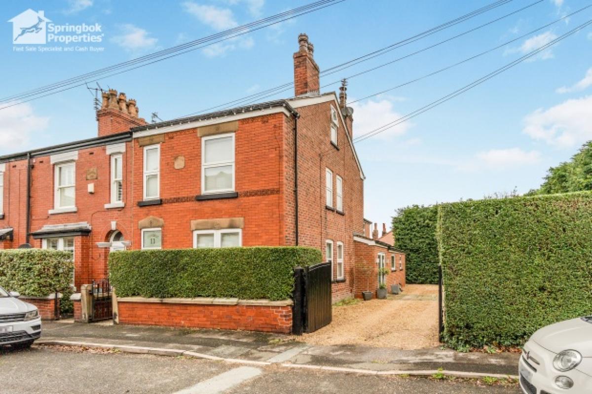 Picture of Home For Sale in Macclesfield, Cheshire, United Kingdom