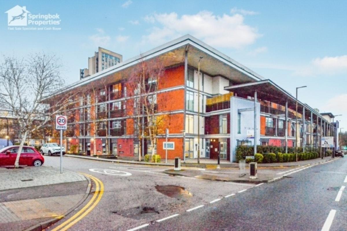 Picture of Apartment For Sale in Watford, Hertfordshire, United Kingdom