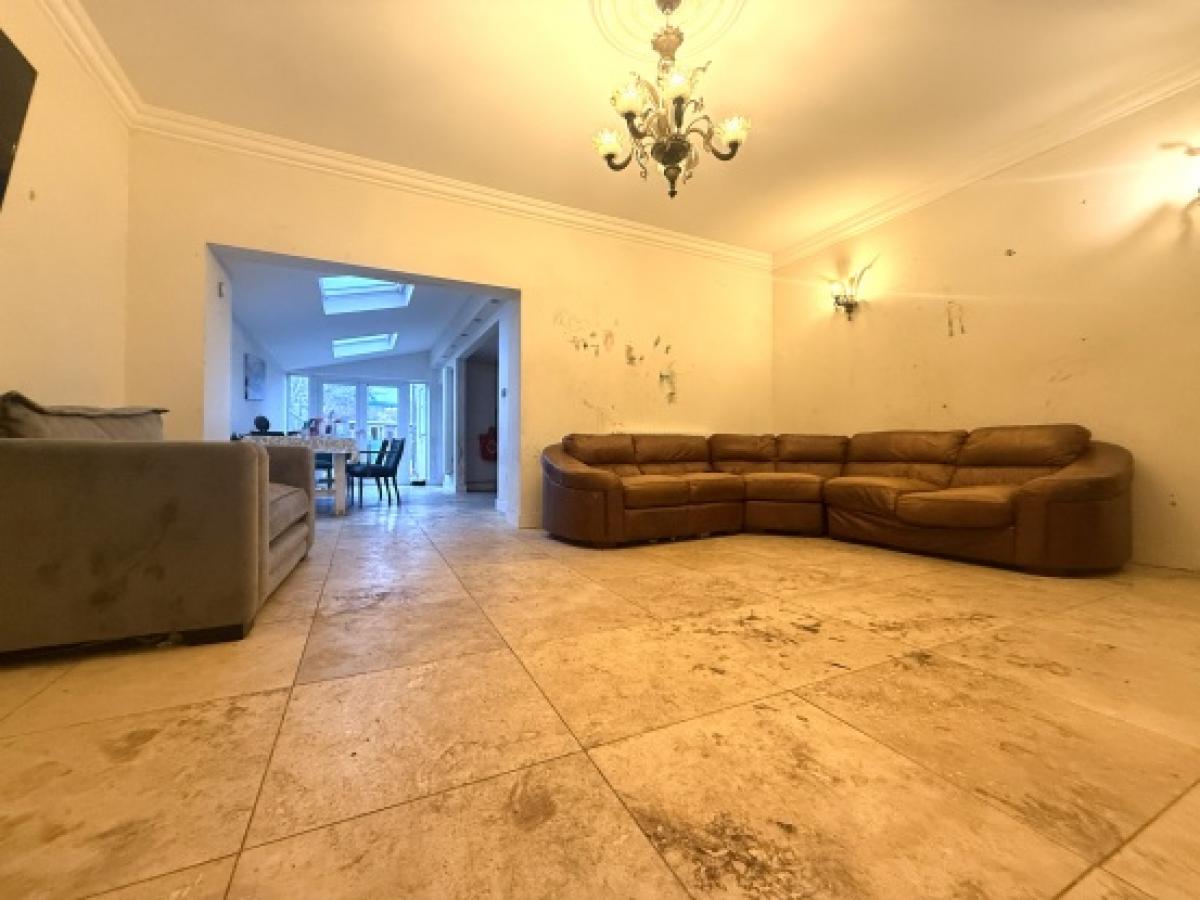 Picture of Home For Sale in Nuneaton, Warwickshire, United Kingdom